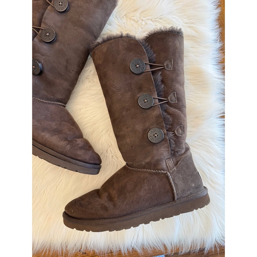 UGG Women's‎ Bailey Button Triplet II boots in chocolate brown suede size 9 - Picture 2 of 7